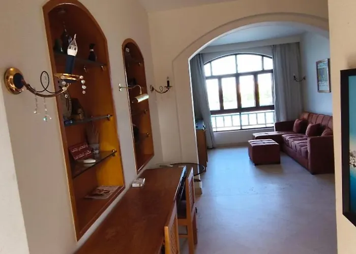 West Golf 2bedroom شقة *